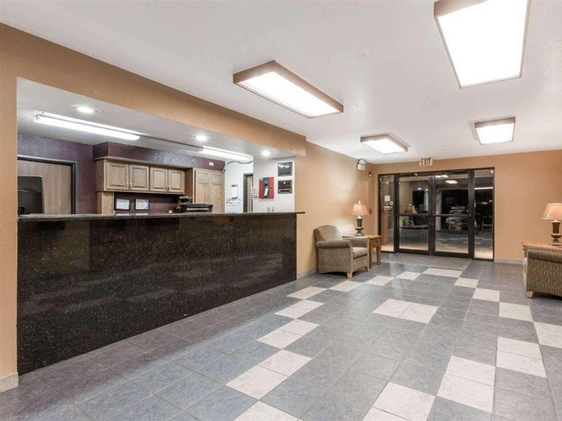 ซูเปอร์ 8 บาย วินด์แฮม ปรินซ์ เฟรดเดอริก Hotel Prince Frederick ภายนอก รูปภาพ