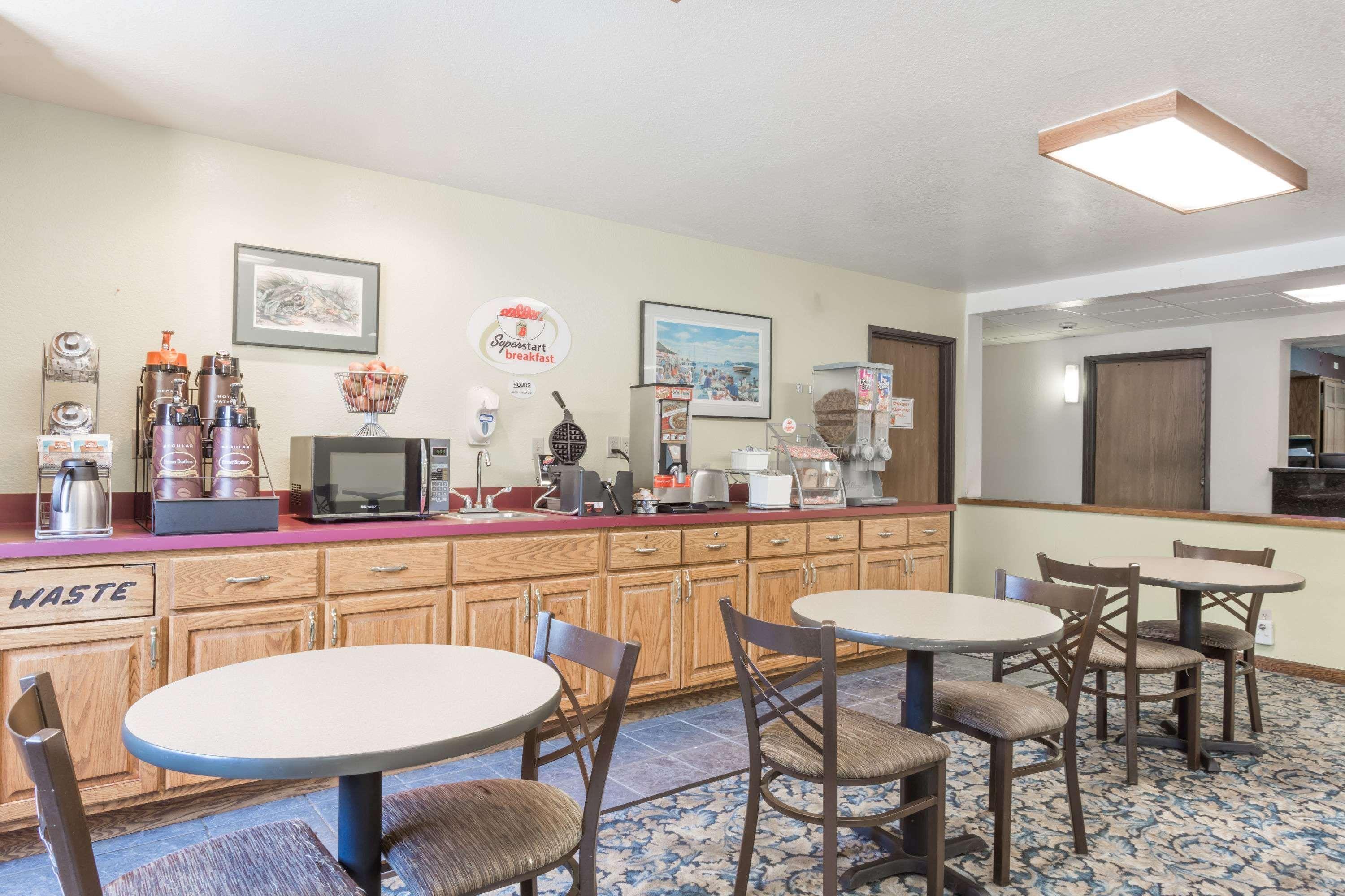 ซูเปอร์ 8 บาย วินด์แฮม ปรินซ์ เฟรดเดอริก Hotel Prince Frederick ภายนอก รูปภาพ