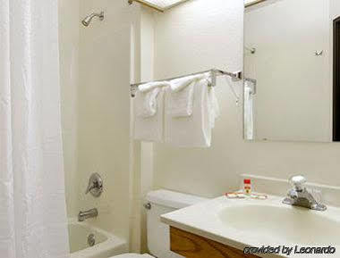 ซูเปอร์ 8 บาย วินด์แฮม ปรินซ์ เฟรดเดอริก Hotel Prince Frederick ภายนอก รูปภาพ